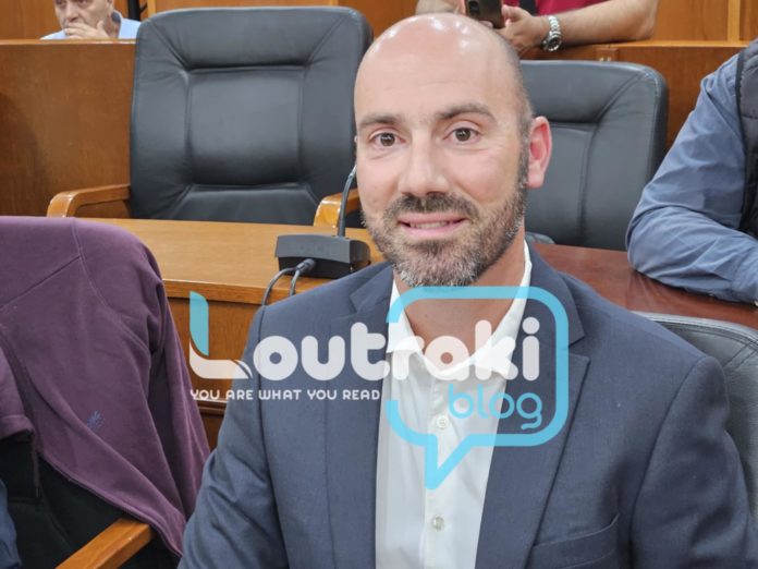 Λάβρος ο Κακούρος στο ΔΣ: Κανένας έλεγχος στο Πολιτιστικό Κέντρο Αγίων Θεοδώρων!