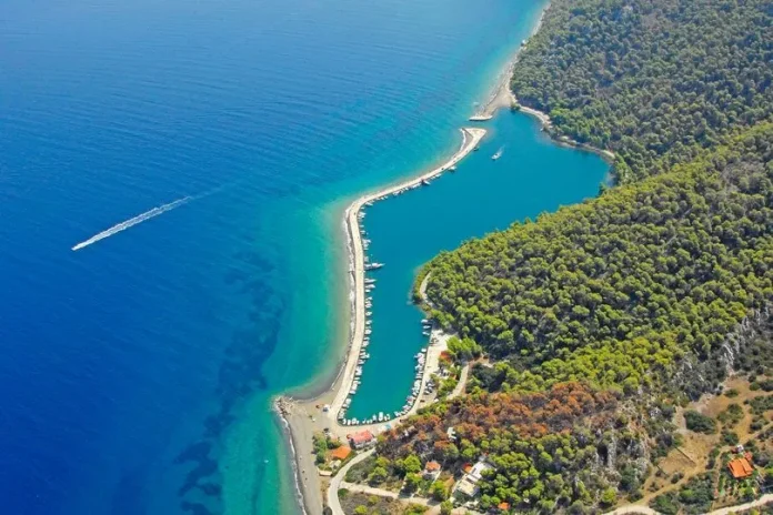 Το μυστήριο της Μαυρολίμνης Λουτρακίου (ΒΙΝΤΕΟ)