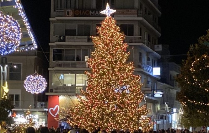 ΛΟΥΤΡΑΚΙ: Σήμερα η φωταγώγηση του Χριστουγεννιάτικου Δέντρου και οι Αγιοβασιλοδρομίες